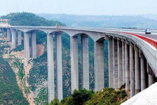 三水河特大桥在2014年建成,也是我们国家建设的特大桥之一,它全长有