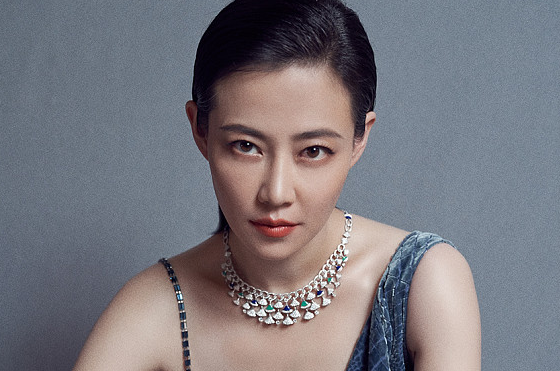 “高贵妃”谭卓穿性感吊带裙秀傲人身材 现场大秀东北话 “高贵妃”谭卓穿性感吊带裙秀傲人身材 现场大秀东北话