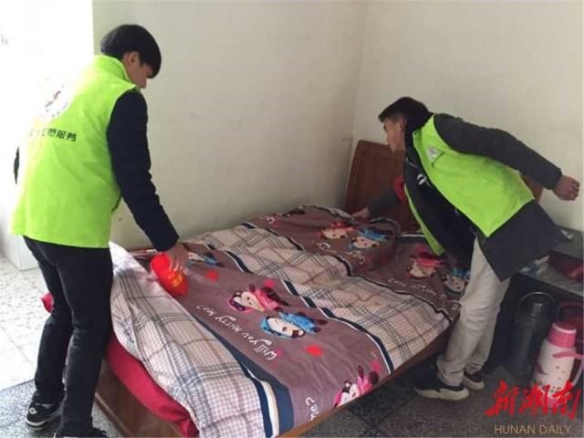 浏阳市蕉溪乡有支返乡大学生志愿服务队 春节