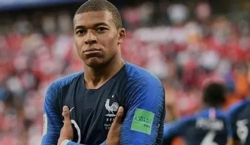 乌拉圭籍裁判执法比利时VS法国半决赛,球迷对