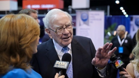 1900万美元!“巴菲特午餐”拍卖创纪录 1900万美元!“巴菲特午餐”拍卖创纪录