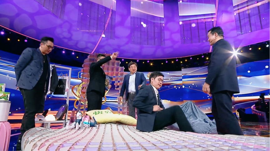 姚劲波与华少《创意中国》现场纷争不断 只为一张纸?