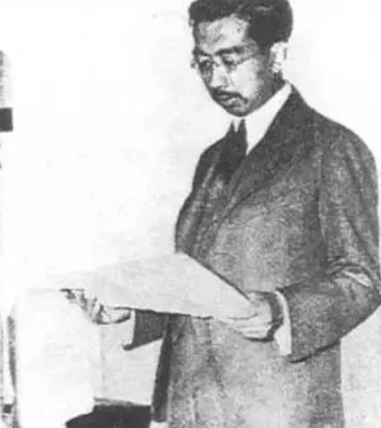 1945年8月15日，日本电台播出了裕仁宣读的《终战诏书》，宣布无条件投降。为了这一天，中华民族奋战了14年！