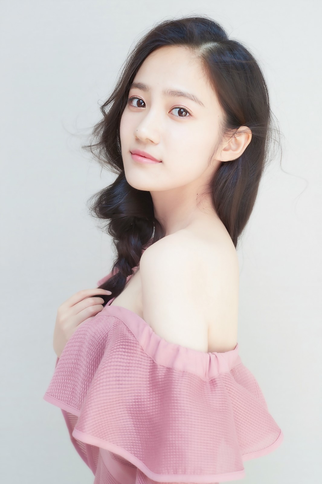 超级剧集《也平凡》苏州开机 汤梦佳首挑悬疑题材引期待