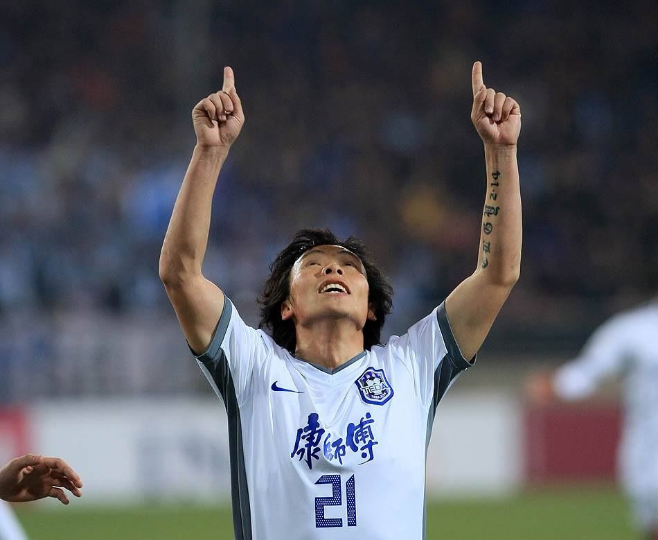 比肩的中国球员!却因留洋被球队封杀,如今在中