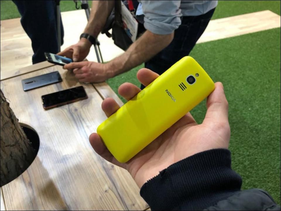 诺基亚香蕉手机上手体验:不足3英寸屏幕只能