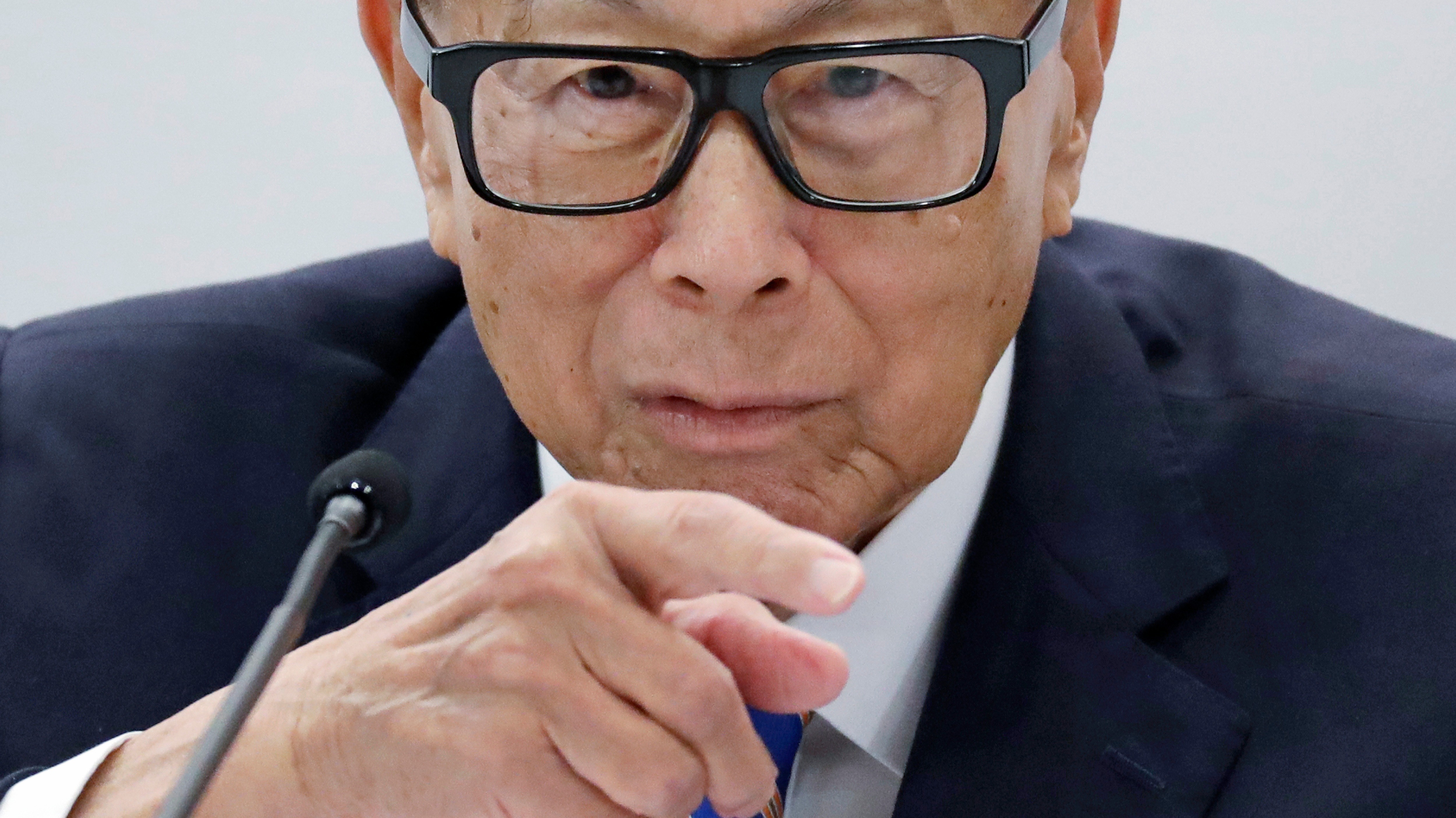 李嘉诚向好友动手：担保12亿违约被破产 意外揭开连亏9年老千股？