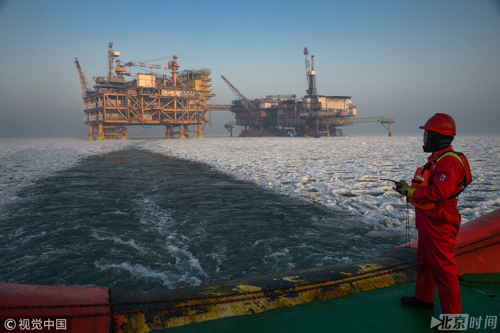 中国最北海上油田进入"冰川时代" "抗冰"战士俩月回家一次