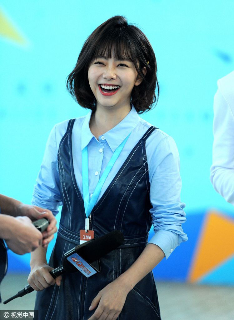 谭松韵短发清纯可人嘟嘴甜美 小鲜肉脱衣下水秀身材