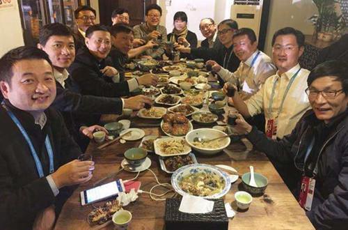 马云马化腾等大佬酒肉生活:刘强东爱喝酒