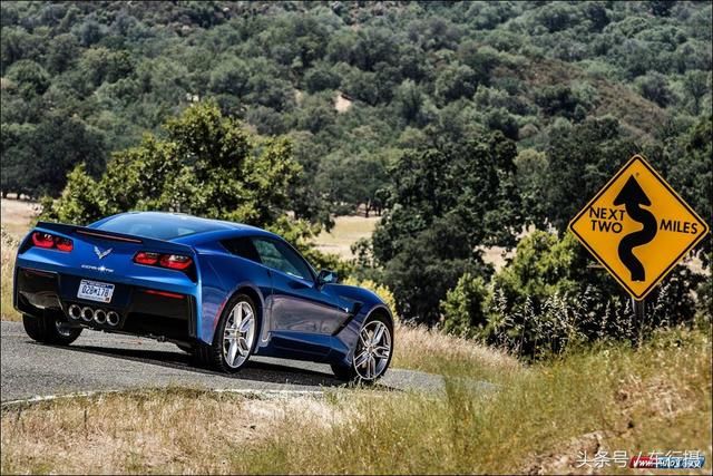 美国国宝神车 全新克尔维特C8 欧系超跑的恶梦