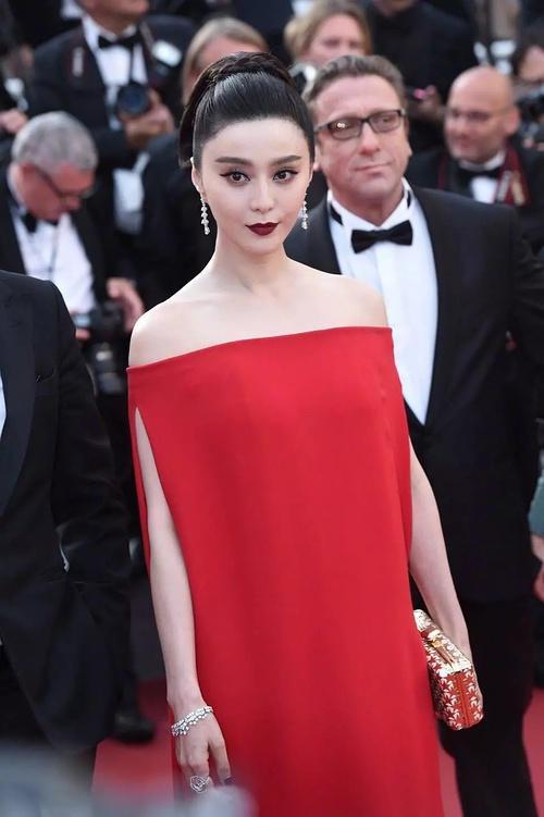 范冰冰真的老了!戛纳红毯图颈纹层层叠叠好夸