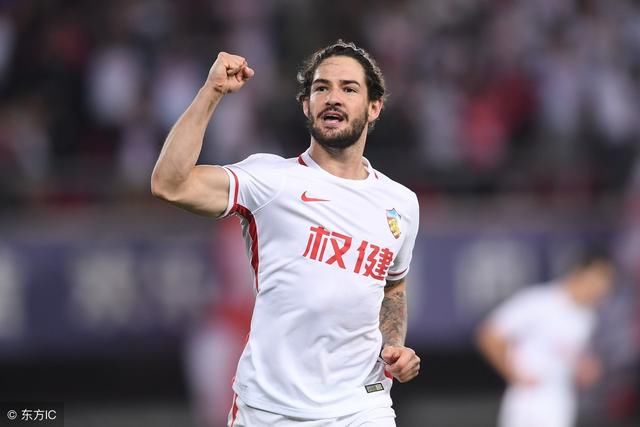 身价1.4亿的帅气球员表白迪丽热巴,网友:洗洗睡