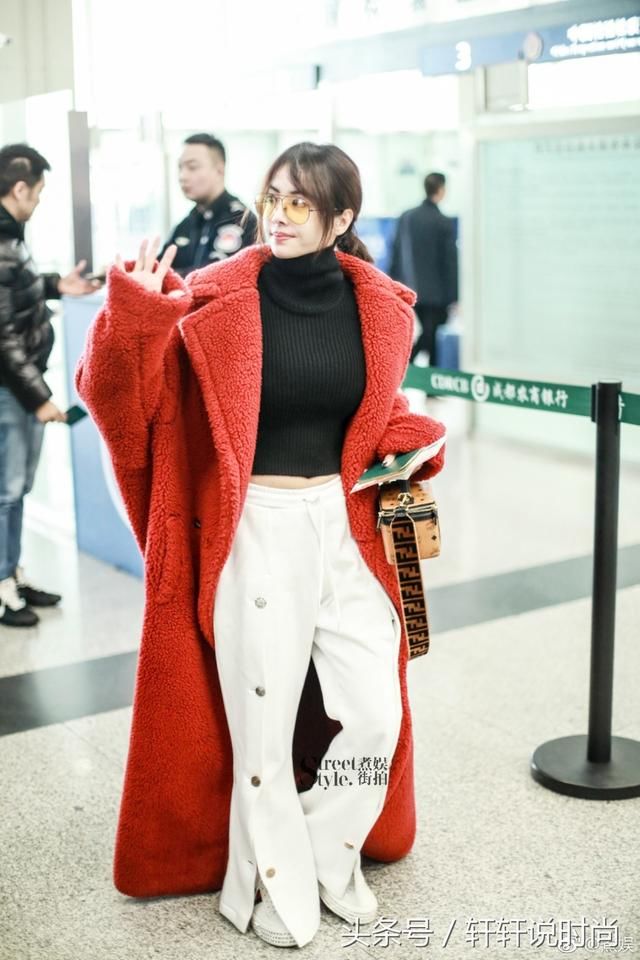 蔡依林脚踩15cm的细针跟,还穿大两个尺码,网友