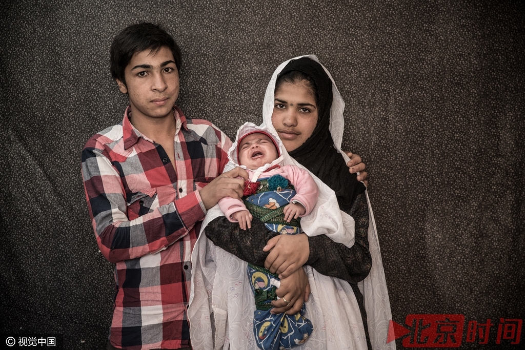 Behzad从来没有上过学，是个文盲，在童年时期受了很多苦。