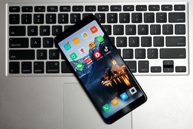 性能与颜值兼顾,红米Note5对战小米5X,你会为