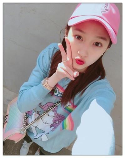 尴尬了杨幂中国风长裙撞上关晓彤竟输个惨烈,