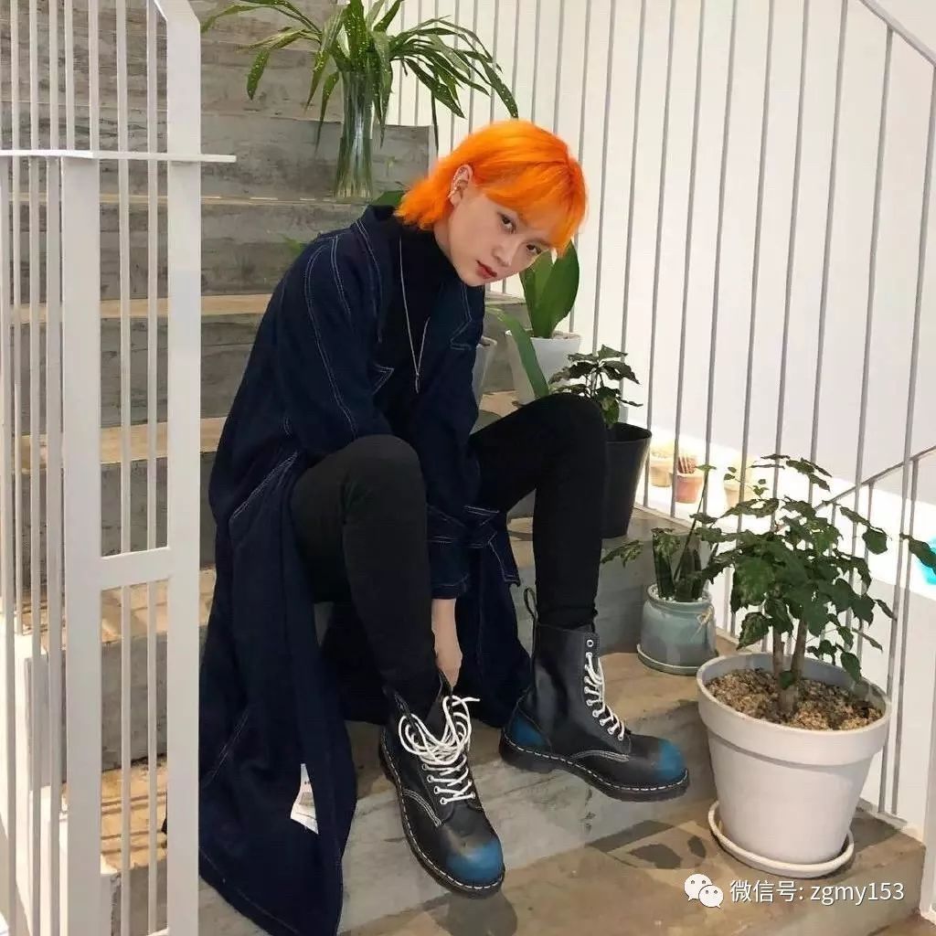 减龄橘色锦鲤短发这么feel 巨显白染完颜值甩路人十几条街