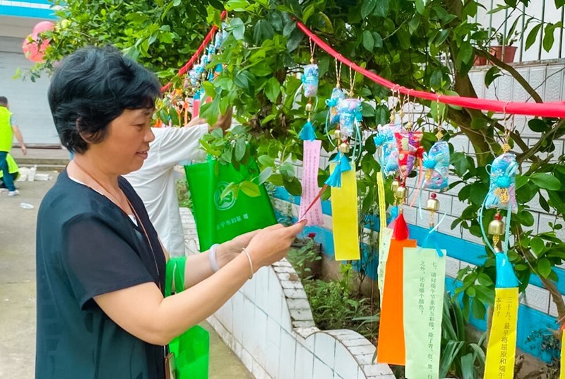 多彩“六一”粽飘香 幸福和谐邻里情