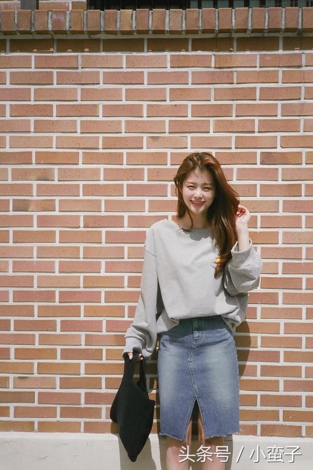 阳春三月出游穿什么 毛衣or卫衣配半身裙甜美