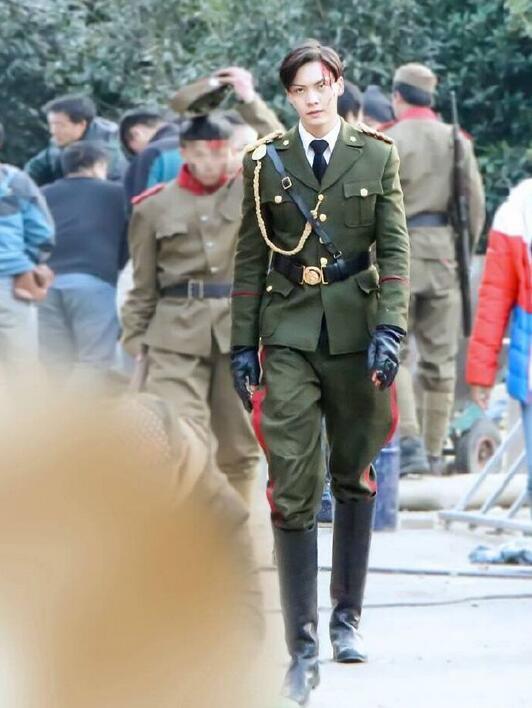 陈伟霆少帅范儿军装造型曝光 网友:娶我 陈伟霆少帅范儿军装造型曝光 网友:娶我