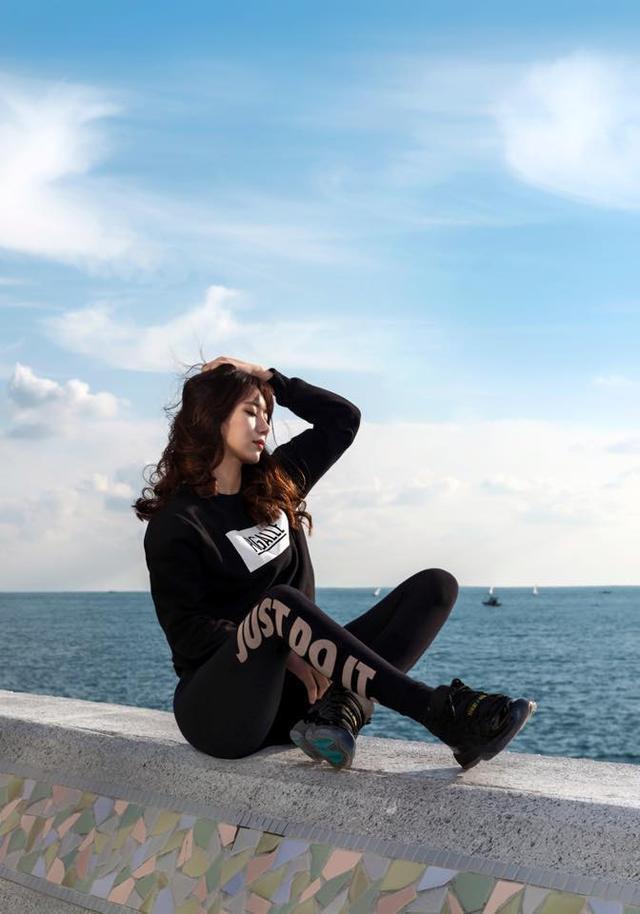 海滩上的最美瑜伽 艺正花