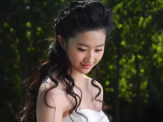 南烟斋笔录剧照曝光,刘亦菲仙女范儿十足,网友