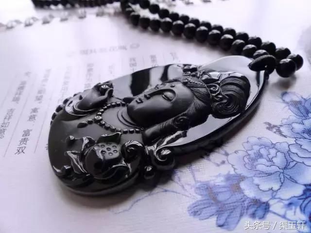 同是黑色,为何墨翠比黑曜石贵上千倍!