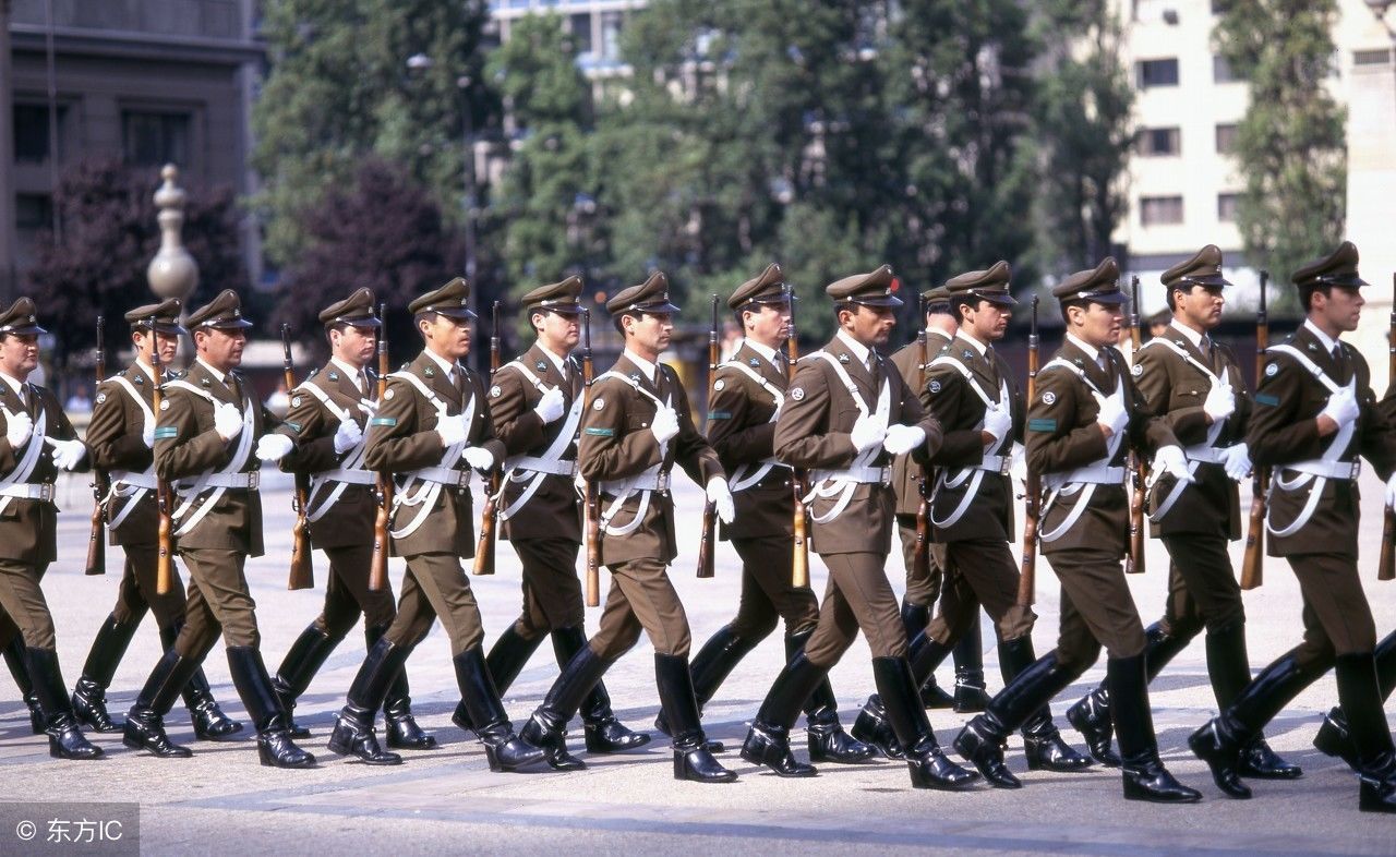 实拍世界各国阅兵式,印度阅兵像杂技,中国军人