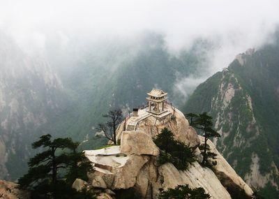 华山栈道修仙者开凿的天路,真的有仙吗?