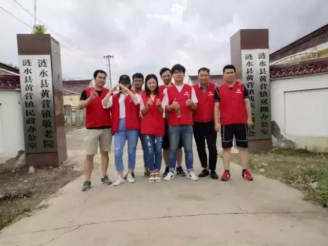 涟水微力志愿者携手爱心商家走进敬老院慰问五