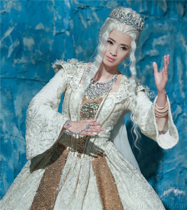 龚蓓苾芭比娃娃造型照曝光 "冰后"尽显灵气
