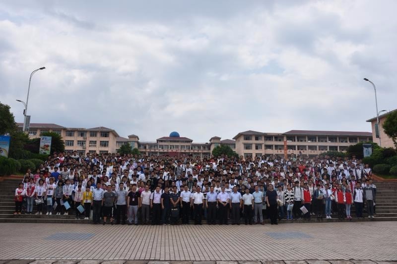北大舆情专家首度发声 为南康中学师生解码"鸿鹄"危机公关