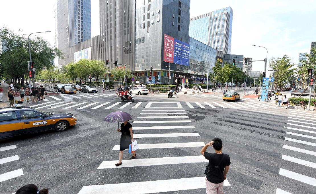 过马路可斜穿 北京首个全向十字路口亮相