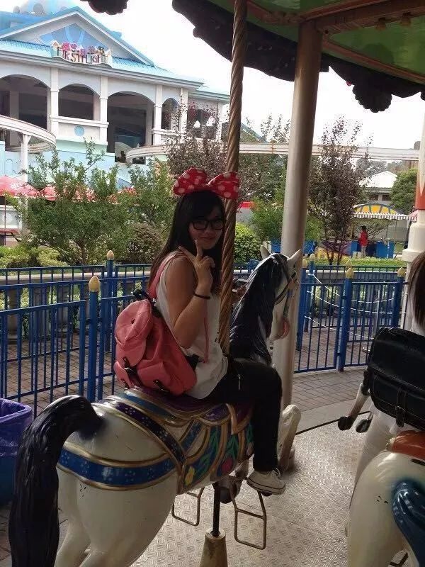 90后姑娘朋友圈消失2年 随后发的照片惊艳众人