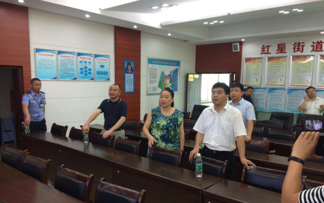 怀化市委常委,市委政法书记蒲学联一行人到红星街道指导工作