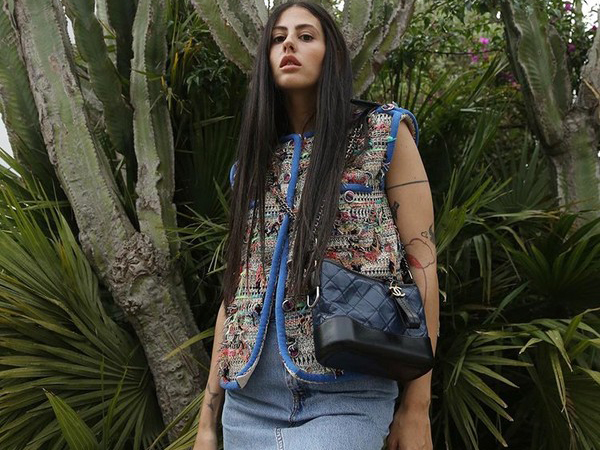 欧阳娜娜撞衫Gilda,同款香奈儿马甲和包包谁穿