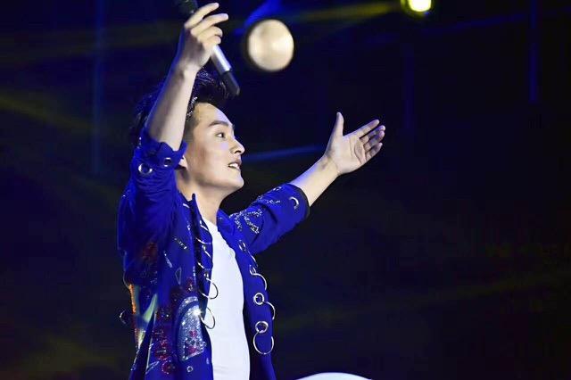 云飞"云中飞歌"全国巡回演唱会乌兰察布站完美绽放