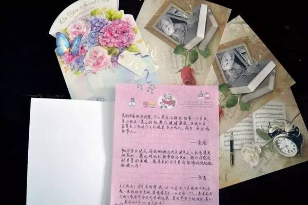 这是新兵在军营里度过的第一个生日，又恰逢国庆节，意义非比寻常。