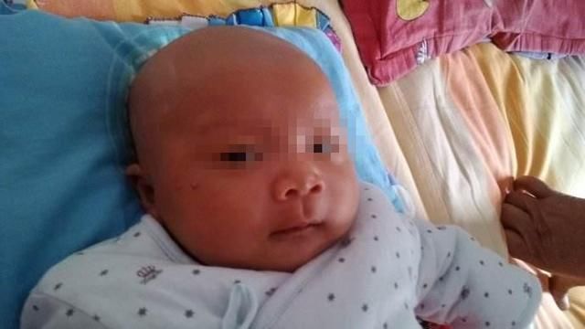 揪心,就挤了下鼻子上的小痘痘,1岁孩子竟呕吐