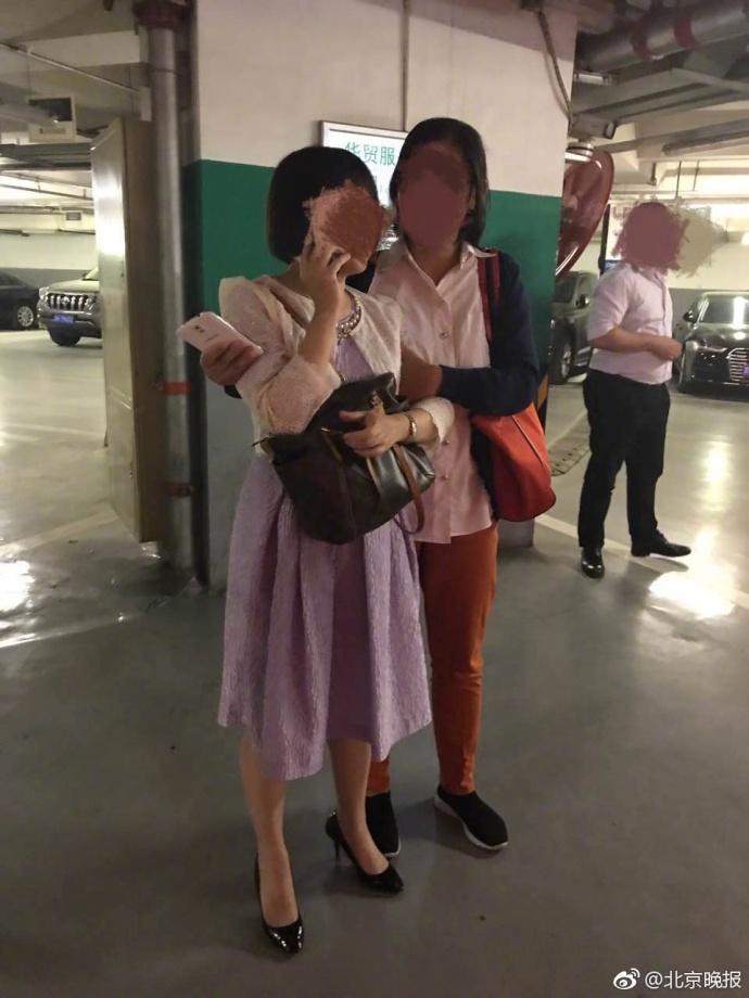 华贸地库撞墙事件致1死2伤 肇事女司机穿高跟鞋 华贸地库撞墙事件致1死2伤 肇事女司机穿高跟鞋