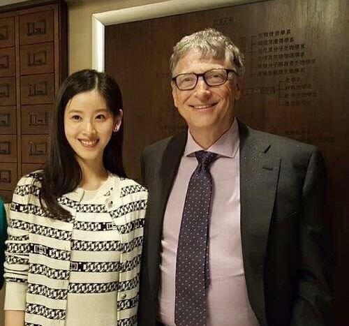 章泽天亮相时装周 曾力压王思聪与比尔盖茨吃