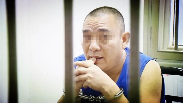 遇到碰瓷,不要怕麻烦,及时报警,等待交警处理