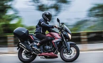 摩托头盔开箱对比评测:Shoei GT-AIR vs Shark