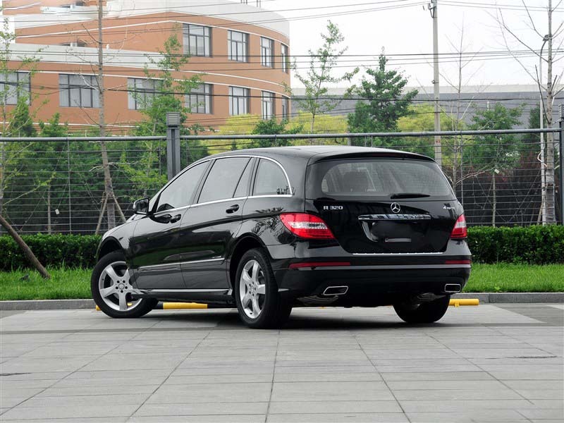奔驰r320自贸现车 大空间居家旅行首选