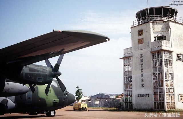 恩德培机场照片,注意塔台上的弹孔