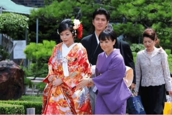 韩国人到中国旅游,刚下飞机就愣住了,这城市不