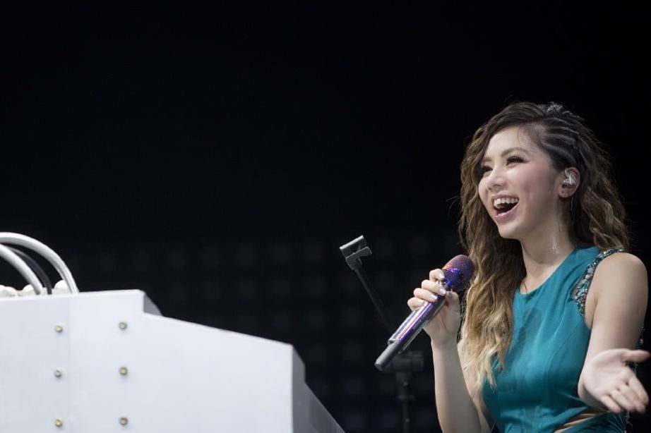 明星在国外开演唱会,张学友一年巡演45场,她白