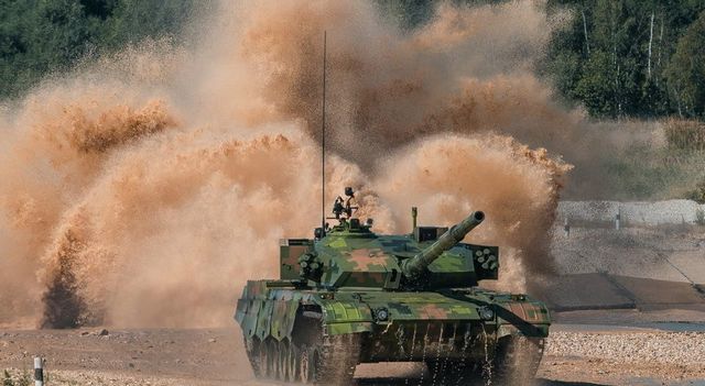 从近年来屡屡出国参赛的96式坦克来看，尽管其是中国第三代坦克中的“低端产品”（也被视作二代半坦克），但其综合性能已基本可与第三代坦克等量齐观。装备了大口径滑膛炮、先进的稳像式观瞄系统和新型复合装甲的96式主战坦克，只是在机动性上略逊于他国产品。