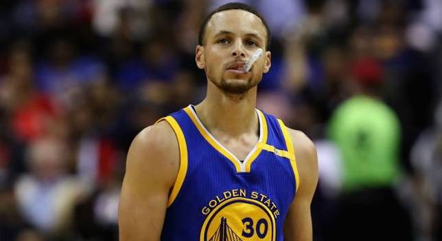 库里5年2亿续约勇士 史上第一个两亿先生诞生! 库里5年2亿续约勇士 史上第一个两亿先生诞生!